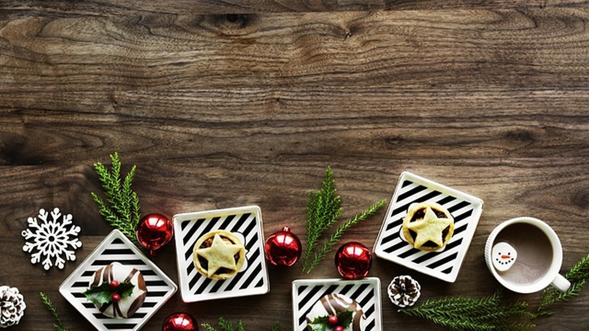 Free vs paid AI mockup tools: choose what saves time and money